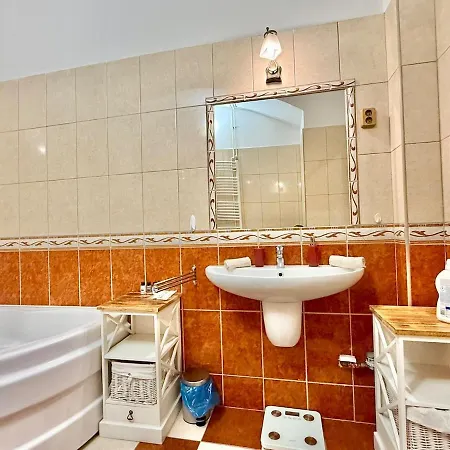 Csengery Spacious Ac Wifi Apartmán